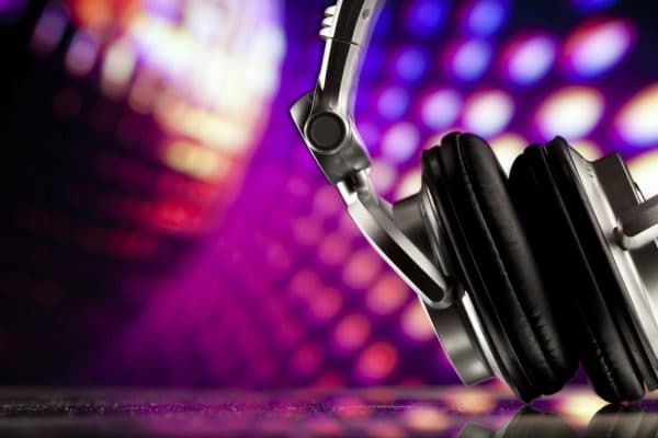 Read more about the article Figuring Out Your Brisbane Wedding DJ Needs